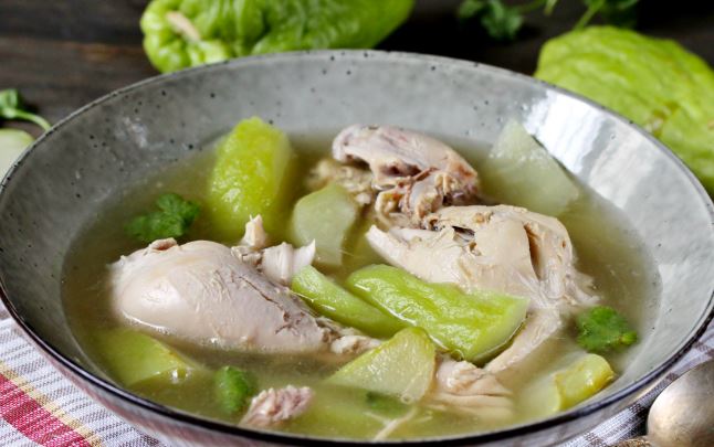 Pollo con chayote