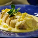 Pollo con elote cremoso, fácil y listo en 45 minutos