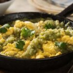 Huevo con tomate verde fácil y sabroso en 20 minutos