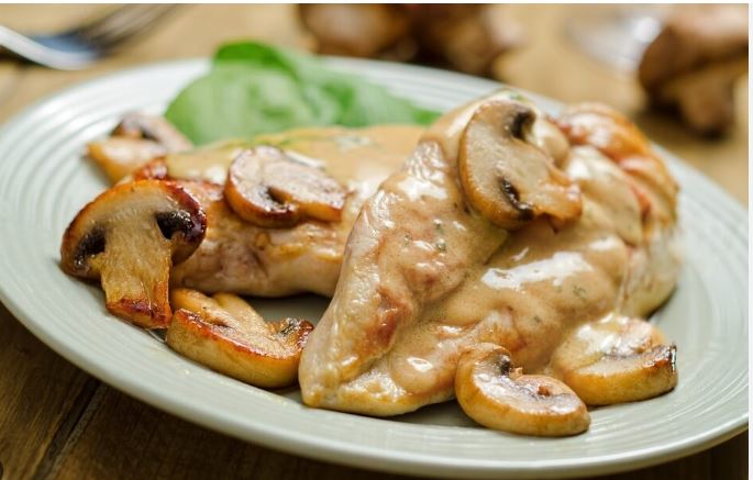 Pollo con champiñones