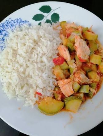Cena suave de pollo con arroz y calabacita