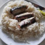 Arroz con sardinas en lata fácil, económico y listo en 35 minutos