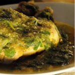 Pollo con verdolagas fácil, casero y lleno de sabor
